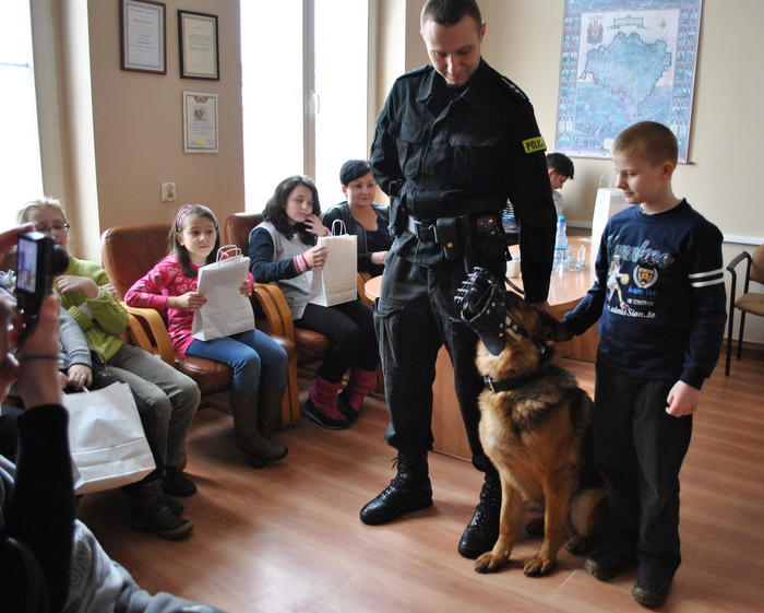 Policyjny pies w starostwie
