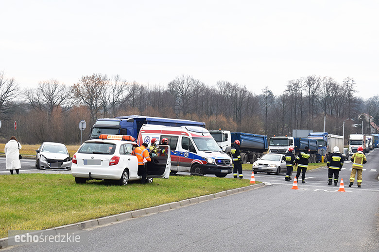 Trzy pojazdy brały udział w porannym zdarzeniu na DK94 w miejscowości Wilczków