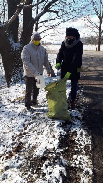 Akcja sprzątania parku w Wilkszynie