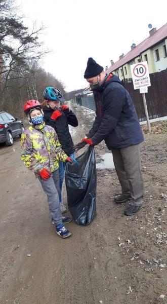 Akcja sprzątania parku w Wilkszynie