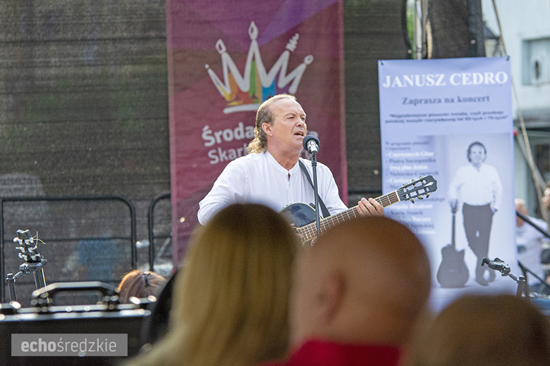 Janusz Cedro zaśpiewał na średzkim rynku