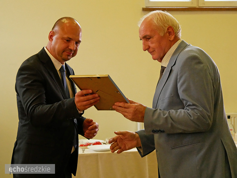 Uroczyste wręczenie odznaczeń podczas świętowania 75-lecia OSP w gminie Malczyce