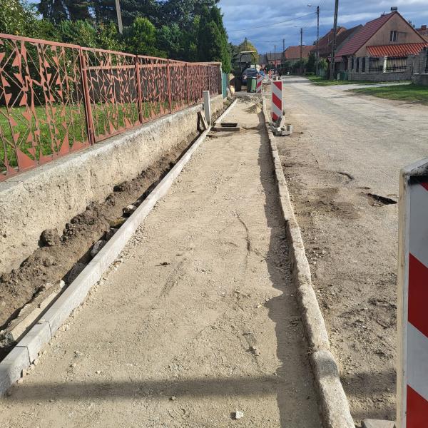 Budowa chodnika w Osieku