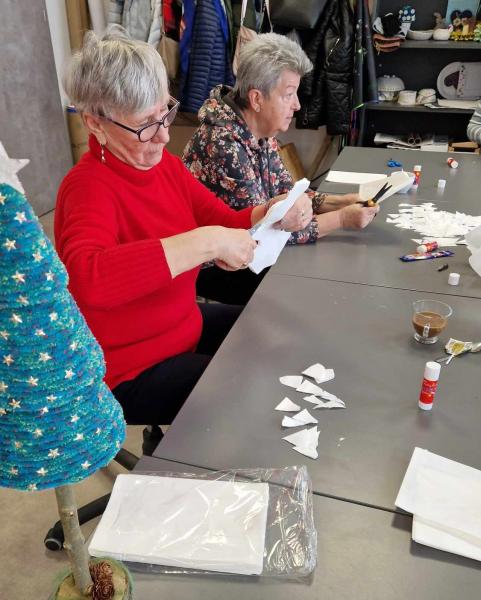 Świąteczne Elfy zaangażowały Seniorów w świąteczne przygotowania!