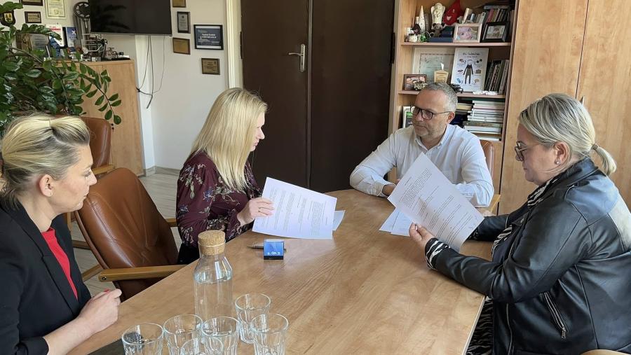 Powiat Średzki i Fundacja Drzewko Szczęścia łączą siły dla dobra dzieci, młodzieży i środowiska