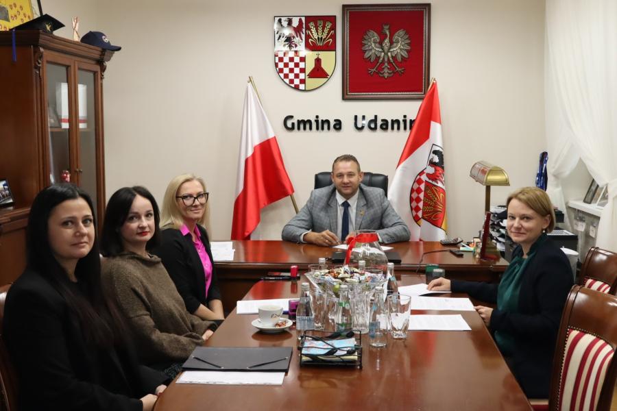 Umowa na realizację usług społecznych w gminie Udanin podpisana