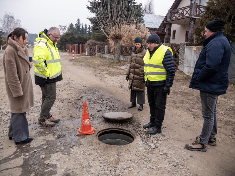 Rozbudowa kanalizacji w Gminie Miękinia. realizowane są prace na ul. Leśnej i Sosnowej