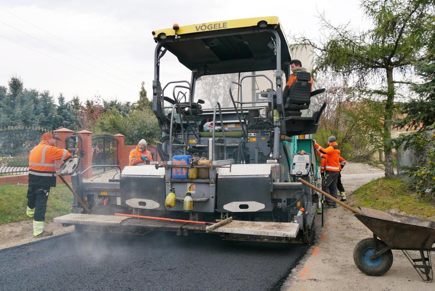 Trwa przebudowa ulicy Polnej w Rakoszycach