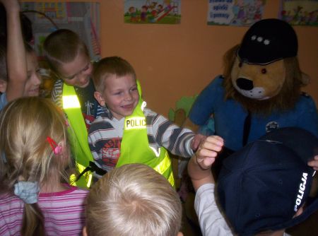 Policjanci w przedszkolu w Malczycach