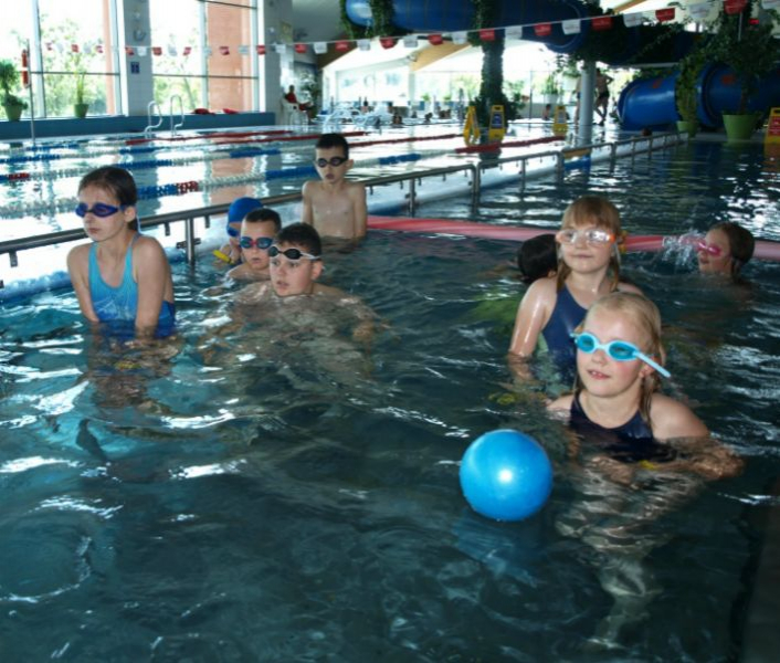 Kursy nauki pływania na średzkiej pływalni