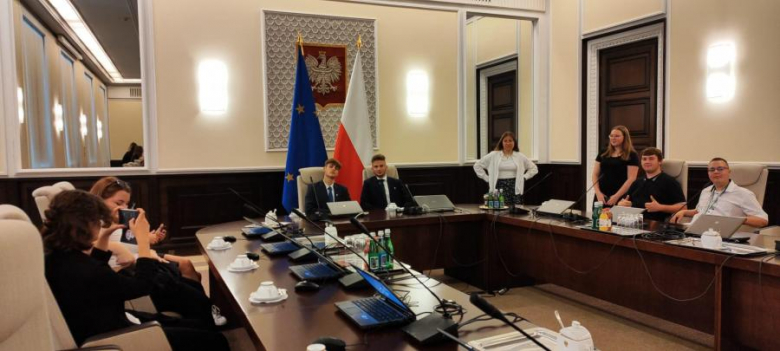 Młodzieżowa Rada Miejska w Środzie Śląskiej odwiedziła KPRM, Sejm RP i Ministerstwo Cyfryzacji