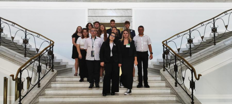 Młodzieżowa Rada Miejska w Środzie Śląskiej odwiedziła KPRM, Sejm RP i Ministerstwo Cyfryzacji
