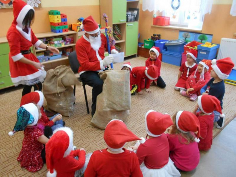 Wizyta św. Mikołaja w szkole podstawowej w Mieczkowie