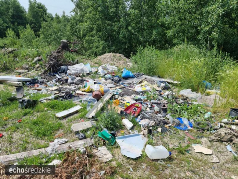 Dzikie wysypisko śmieci w Malczycach
