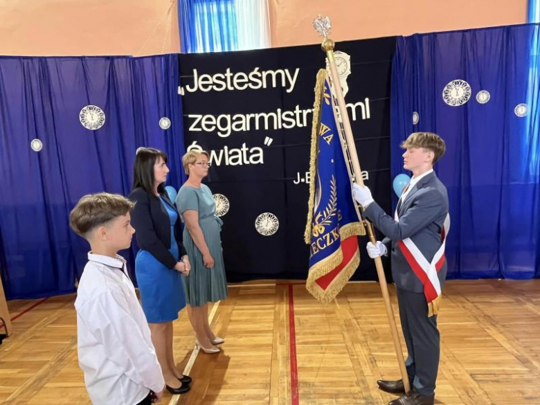 Przyjęcie sztandaru w Szkole Podstawowej im. Jana Brzechwy w Mieczkowie 