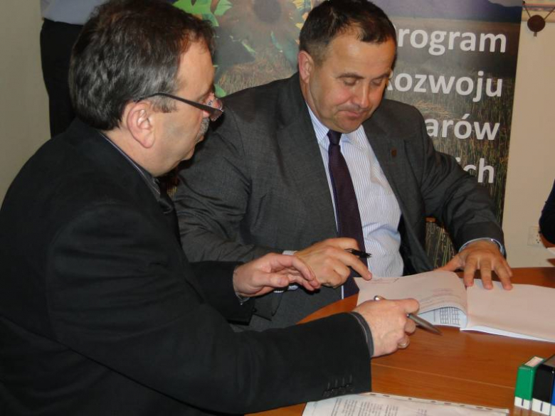 "Odnowa i rozwój wsi" - podpisanie umów w Środzie Śląskiej