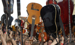 Gitarowy rekord Guinessa pobity, niesamowity koncert legendy