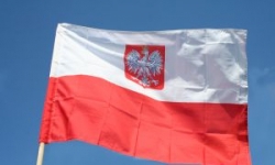 Mega flaga i głowy do góry