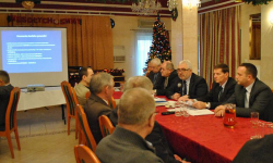 Debata o powodziach i nawałnicach w hotelu Hellon