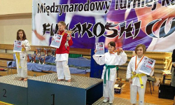 Młodzi karatecy na międzynarodowym turnieju
