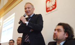 Marszałek rozmawia z samorządowcami