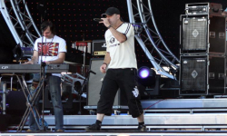 Szymon Wydra z zespołem Carpe Diem w Malczycach