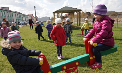 Nowe huśtawki i zjeżdzalnie do końca czerwca