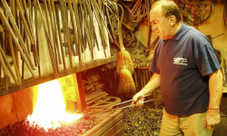 Klucznik kuje klucz dla Miękini