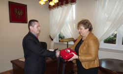 Strażacy z Lusiny wyposażeni w defibrylator