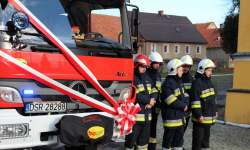 Strażacy z Kostomłotów mają nowe auto