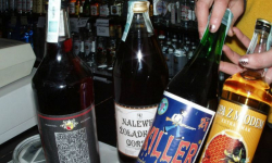 W markecie ukradli 7 flaszek alkoholu i pobili ochroniarza