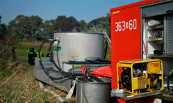 200-metrowy odcinek rzeki skażony substancją ropopochodną