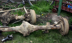 Ukradli i pocięli samochód na złom