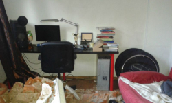 Kierowca wbił się w ścianę domu