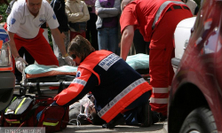 Opel potrącił rowerzystkę. Kierowca wpadł w poślizg