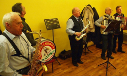 Grupa folkowa Radośni prowadziła korowód przez Szprotawę