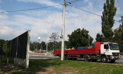 Śmiertelny wypadek w Mazurowicach. Samochód uderzył w słup trakcji elektrycznej