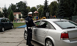 Sypią się mandaty. Drogówka kontroluje samochody przy szkołach