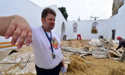 Ksiądz razem z wiernymi uratował świątynię przed katastrofą