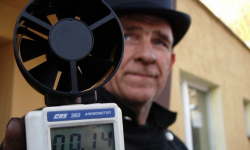 Minister i szef strażaków namawiają do zakupu czujek tlenku węgla