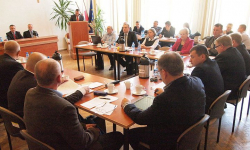 Ostatnia sesja powiatu przed wyborami