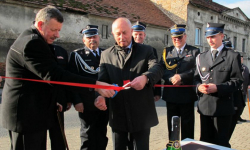 Ratowniczo – gaśniczy renault dostali strażacy z Rakoszyc