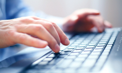 Kupowali sprzęt w internecie, za który nie płacili. Wyłudzili ok. 420 tys. zł.