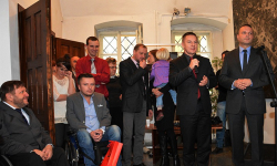 Wystawa osób niepełnosprawnych w muzeum