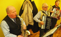 W starej świetlicy grzyb na ścianach. Nowa ruszy wkrótce