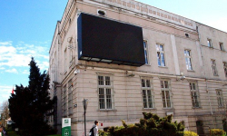 Co dalej z banerem na starostwie? Marszałek zerwał umowę z wykonawcą