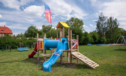 Dzieci dostały nowy zestaw do zabaw