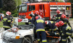 Wypadki samochodowe i pożary traw - raport średzkiej straży pożarnej