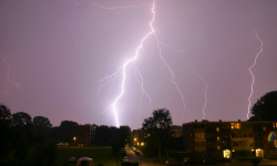 Burze z gradem w całym kraju? Synoptycy ostrzegają