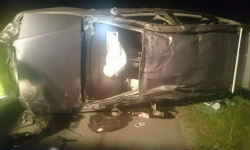 Dachował samochód - jedna osoba poszkodowana